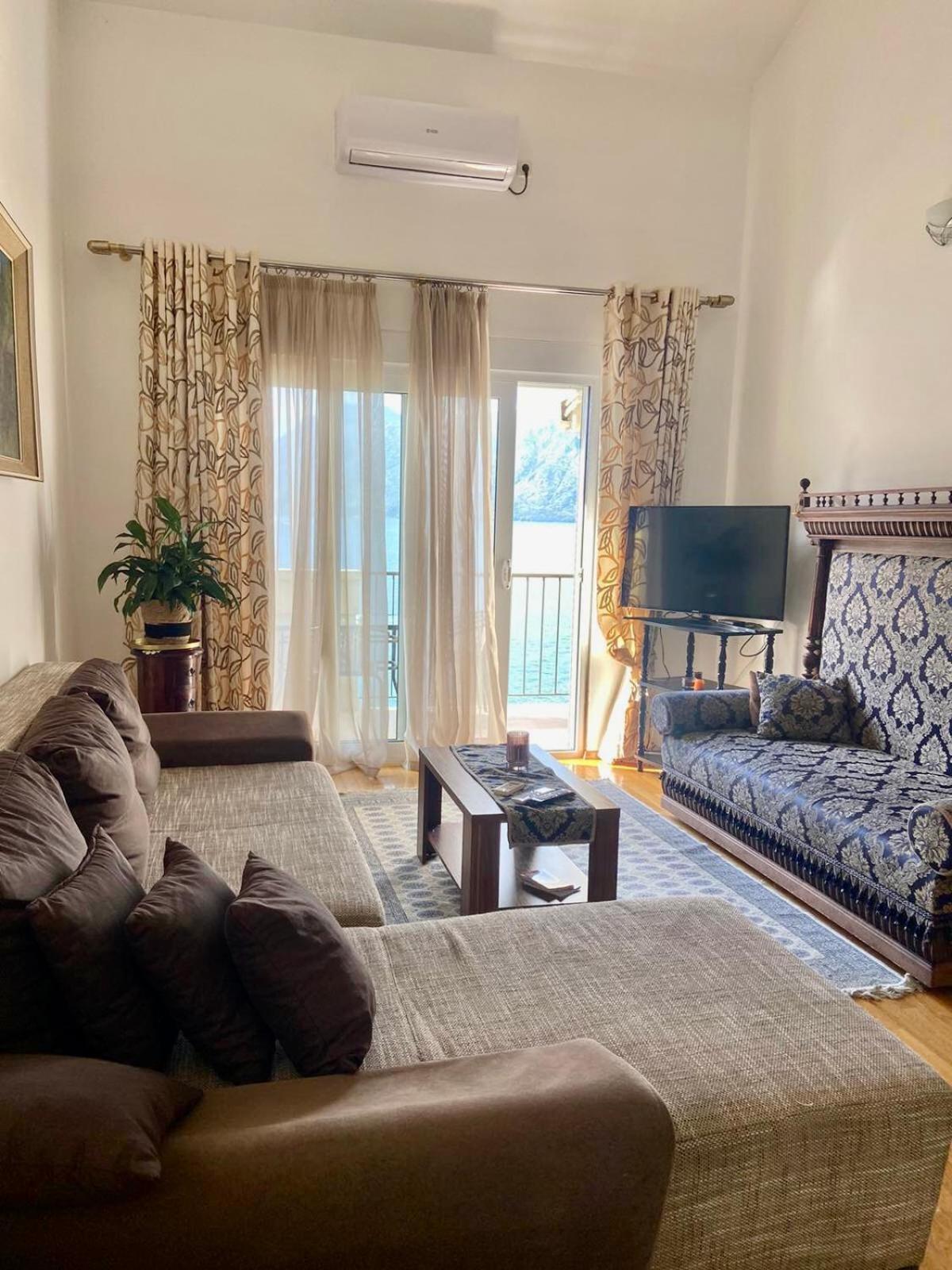 Apartment Ivanisevic 2 Kotor Luaran gambar